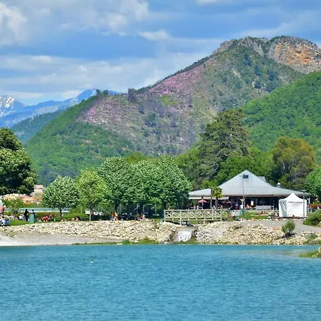 Du Bourg Campingplatz 2*